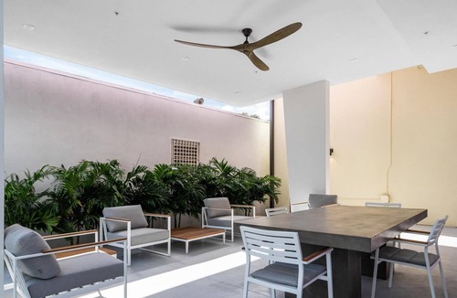 East Little Havana Apartment | Pastel Studio | Downtown View, Roof Deck, Central