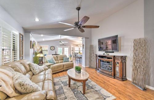 Arroyo Springs House | Patio & Grilling Station: Family Home in Glendale