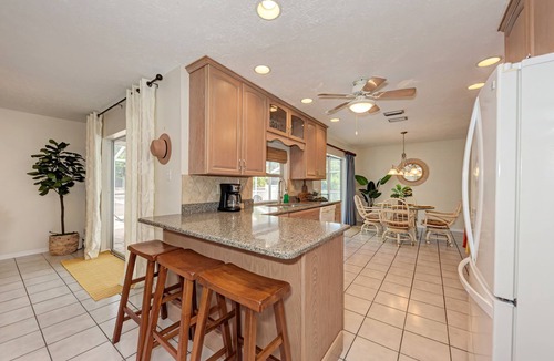South Venice House | PAWS & PLAY: PET-FRIENDLY VACATION VENICE BEACH, SIESTA KEY SARASOTA FENCED YARD