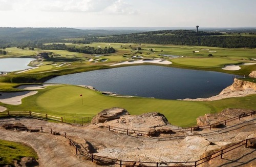 Hollister Cabin | Payne's Valley Golf Cottage with Tee Times for Twosome