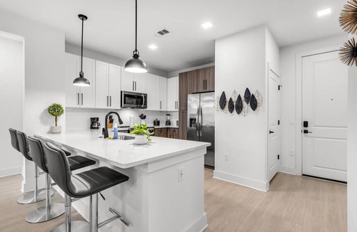 Ruskin Apartment | Peaceful 2BR by the Bay | Pool & Coastal Vibes