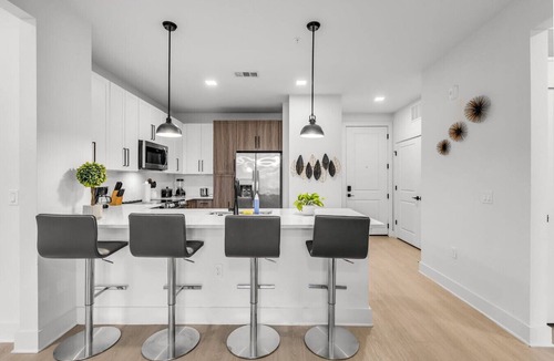 Ruskin Apartment | Peaceful 2BR by the Bay | Pool & Coastal Vibes