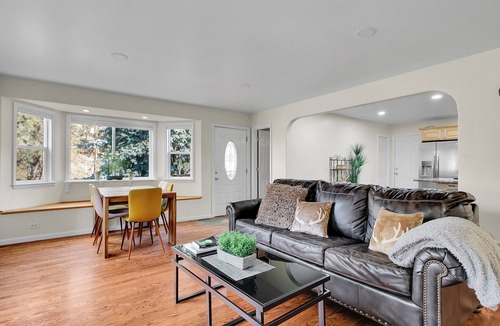 Evergreen House | Peaceful 4-bedroom house in Evergreen 1/2 Mile To Downtown