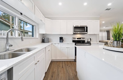 Fort Lauderdale Cottage | Peaceful 5BR -waterway Views & Private Heated Pool