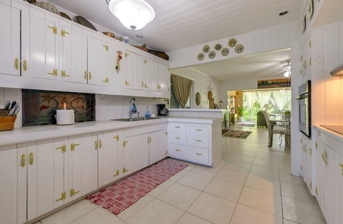 Ridge Wood Heights House | Peaceful And Private Unit, With Cover Parking