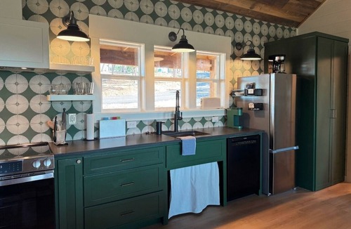 Canyon Lake Cabin | Peaceful Hilltop Cabin w/Amazing Views & Hot Tub