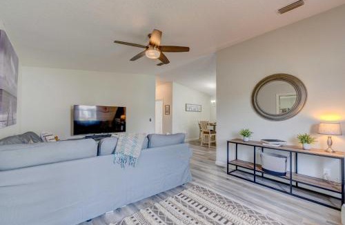 Del Mar House | Peaceful Lady Lake Home w/Screened-In Porch!
