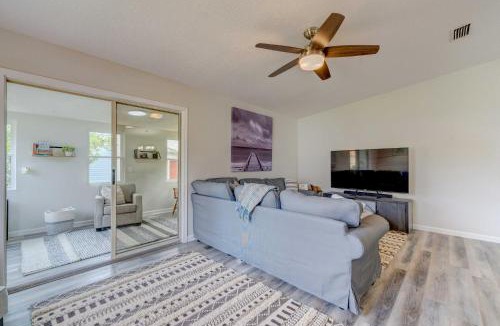 Del Mar House | Peaceful Lady Lake Home w/Screened-In Porch!