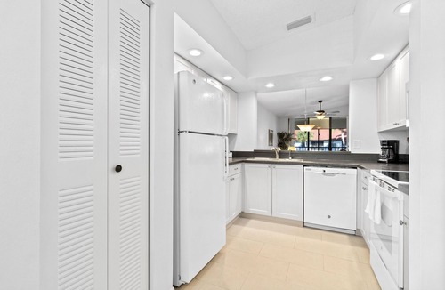 Trailer Estates Condo | Peaceful Lakeview Condo 2 Pools Minutes to IMG & Beaches