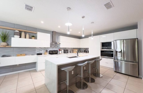Trafalgar Village House | Peaceful Modern Oasis Backing to Nature Preserve