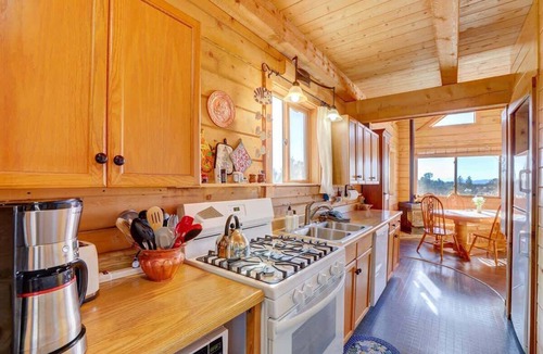 Como Cabin | Peaceful Mountain Escape with 35 acres to explore!