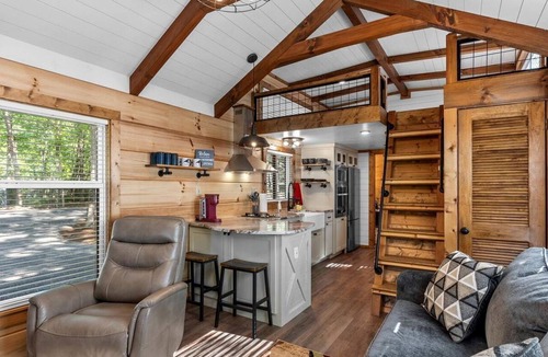 Menlo Cabin | Peaceful Mountain Tiny Home with Breathtaking Valley Views & Fireplace Near Lookout Mountain, Menlo GA