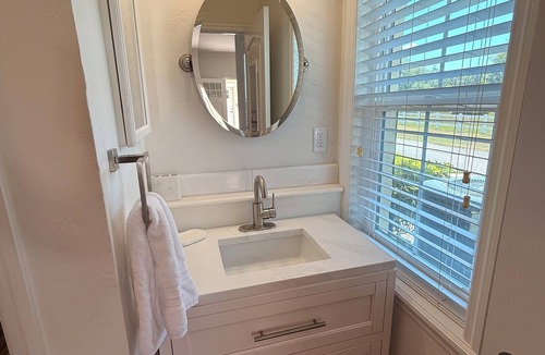 Braden River Apartment | Peaceful, Private Studio Retreat in a Quiet, Convenient Location with AC & WiFi