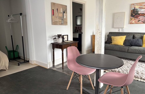 Independence Apartment | Peaceful studio 5.6 miles, 10 minute drive from FIFA World Cup stadium