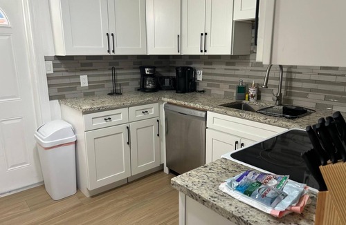 Town N County Park House | Peacefull & Central 2-bedroom house with AC in sunny Tampa