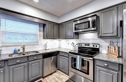 Alpharetta House | "Peachtree Haven", Single story duplex. Dine in downtown Alpharetta/shop Avalon