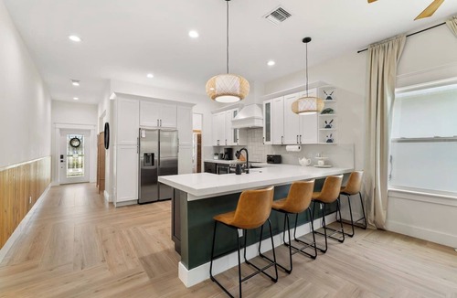 Jensen Beach House | Peacock Palace*Brand New*Heat/Chill Pool*Golf*Gym*