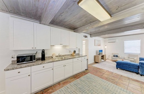 Ilexhurst Cottage | Pelican Perch: Tropical Paradise Cottage on the Beach VRC17-000167