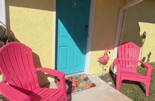 Parsuns To Cocoa Beach House | Penguins on the Beach | 1BR Beach Shack Steps to Beach & Downtown w/pool | Unit C