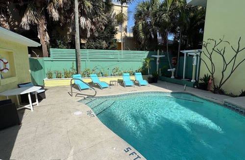 Parsuns To Cocoa Beach House | Penguins on the Beach | 2BR Steps to Beach & Downtown w/pool | Unit G