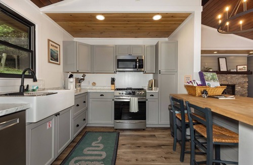 Deep Gap Cabin | Penny Creek Cabin 2 bed 1 bath sleeps 6,Creekside*Hike*Fish*RELAX