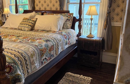 Downtown Historic District Bed & Breakfast | Penny Farthing Inn
