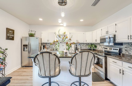 West Pensacola House | Pensacola Home on 1 Acre w/Large Yard & Grill!