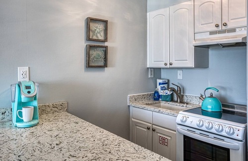 Panama City Beach Condo | 🏖️ Penthouse Beachfront Studio | Free Chairs + Early Check-In | Salty Turtles®