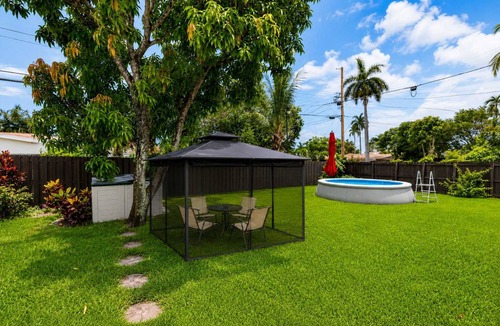 Hallandale Beach House | People You Meet on Vacation