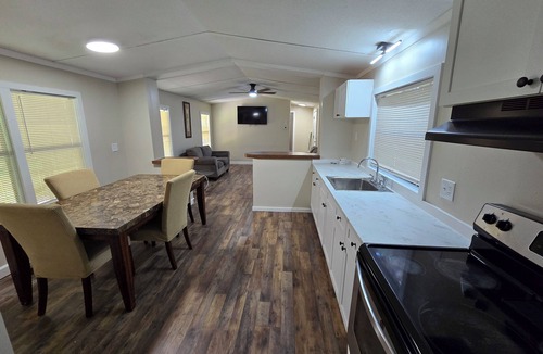 Mims House | Perfect 2-bedroom mobile home in Mims. 10 minutes away from the Space Center