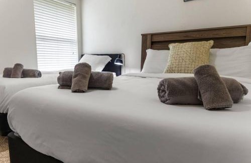Barker Villa | Perfect Harmony - Near Stadiums, Airport & Downtown