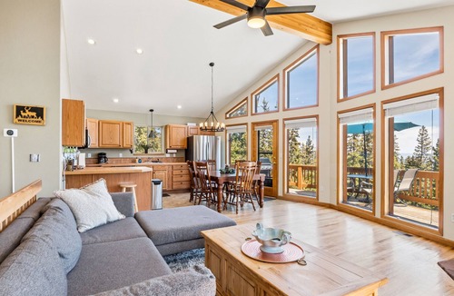 Valley of the Sun House | Perfect Mountain Escape. Family Friendly, Cozy Getaway & Near Breckenridge