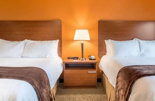 Lubbock Hotel | Perfect Quiet Location Stay w/Homey Kitchen Close to Entertainment Spots