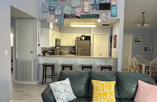 Galveston House | Perfectly situated home 40 steps to the beach in Sea Isle