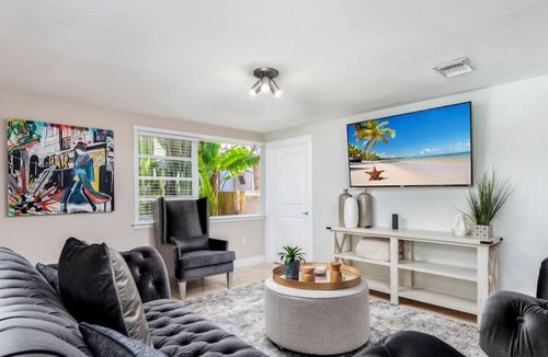 Miami Shores House | Perla (Short-term) · Waterfront Villa w Pool/Theatre!