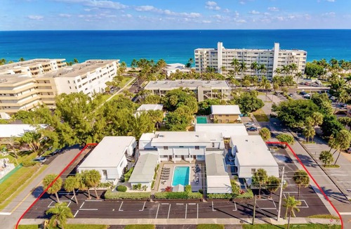 Deerfield Beach Apartment | Pet-Friendly 1BR 75 Yards to Beach Pool