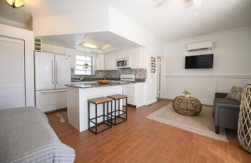 Venetian Shores House | Pet Friendly 3 Bedroom in Venetian Shores Sleeps 6