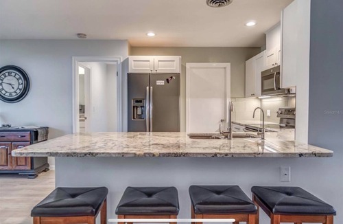 South Venice House | 🏝️PET FRIENDLY 3-bedroom house, minutes from Beach,Heated Pool