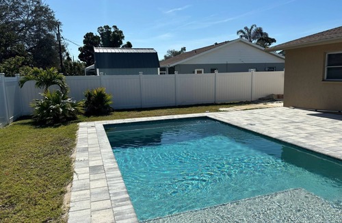 South Venice House | 🏝️PET FRIENDLY 3-bedroom house, minutes from Beach,Heated Pool