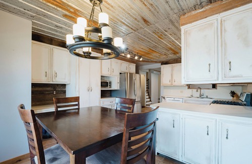 Midland House | Pet-Friendly 3BR Furnished Home w/ Large Yard