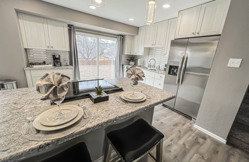 Rustic Hills House | Pet Friendly 4bdrm/2bath close to all attractions. Mtn views Sleeps 12+