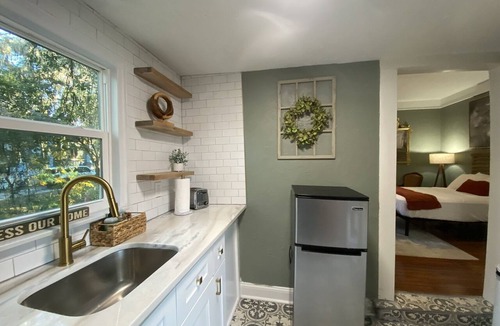 Historic District Apartment | Pet-friendly apartment walking distance to downtown
