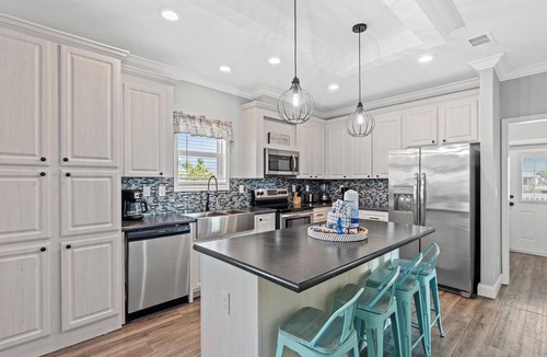 Grand Isle House | Pet Friendly Beach House - Lazy Palms