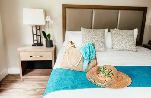 Key Largo Hotel | Pet-Friendly Key Largo Oasis: On-site Dog Park, Sunset Views & Private Beach.