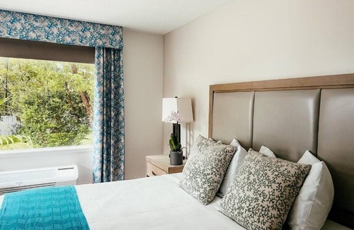 Key Largo Hotel | Pet-Friendly Key Largo Oasis: On-site Dog Park, Sunset Views & Private Beach.