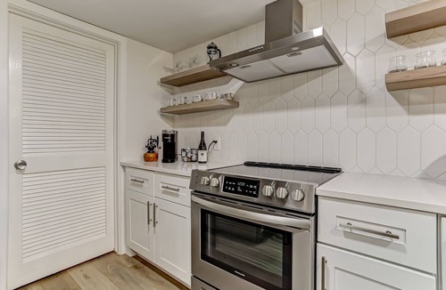 Fernandina Beach Condo | Pet Friendly | Remodeled Beachwood Condo | Pool/Pond/Golf Course View | Beach Across the Street