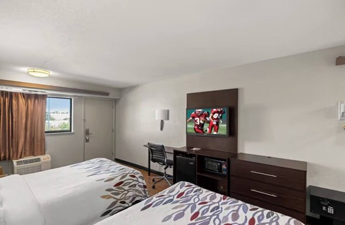 Irving Hotel | Pet-Friendly Rooms w/Free Shuttle Near Dining, Lake Activities | 2 Units