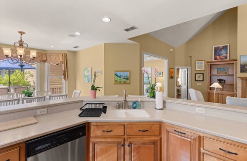 Saint Simons Heights House | Pet Friendly | Spacious Kitchen | Wine Fridge | Garage | Decks | Bonus Room | Fenced Backyard