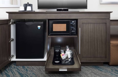 Downtown Fort Lauderdale Hotel | Pet-Friendly Stay | Outdoor Pool | Free Hot Breakfast | Parking Available