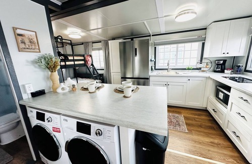 Pecos Apartment | Pet friendly Studio BoxHouse in Pecos: Queen bed with Twin over Full Bunk Beds